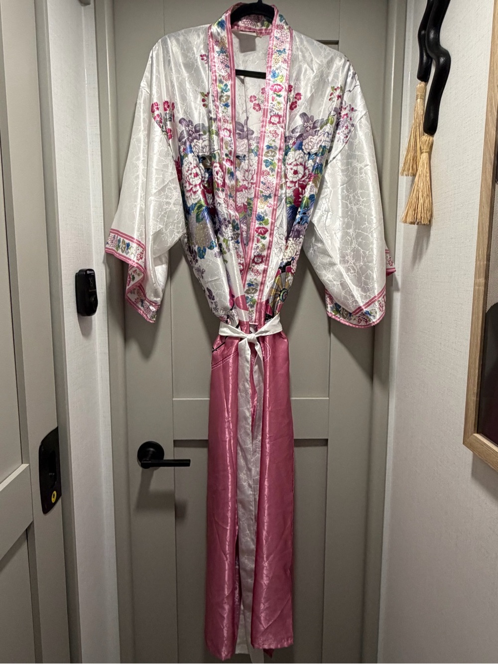 Silk-Feel White and Pink Floral Kimono Robe